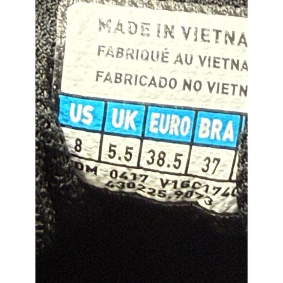 Mizuno Wave Women's Hurricane 3 Shoes Black w/ Silver Lace Up Size 8 - Picture 10 of 10